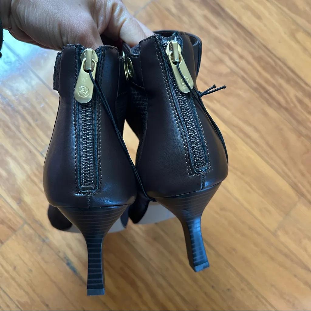 NEW Adrienne Vittadini Heeled Boots size 8.5 - Image 4