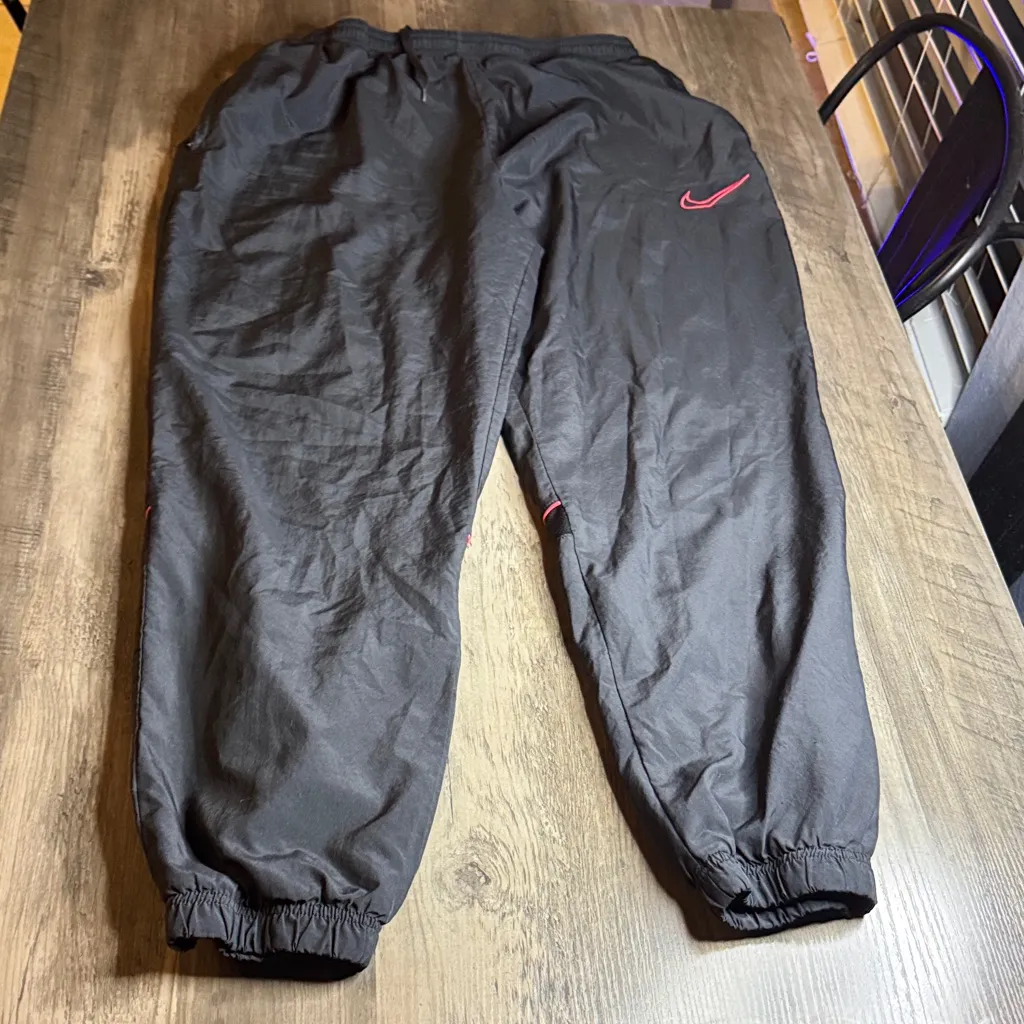 Nike 90’s  Black Track Pants with Pink Logo - Image 4