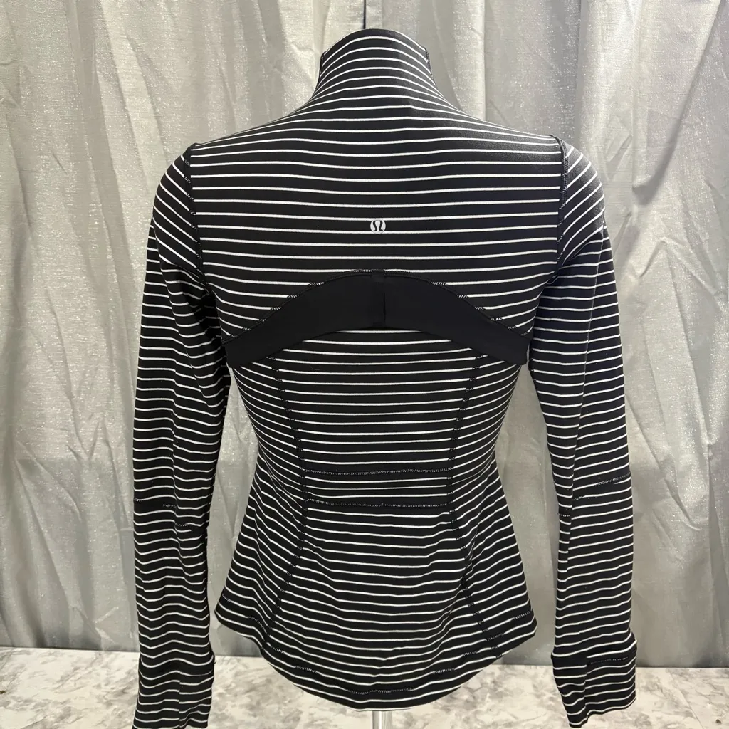 Lululemon Black and White scuba hooded jacket - Image 6