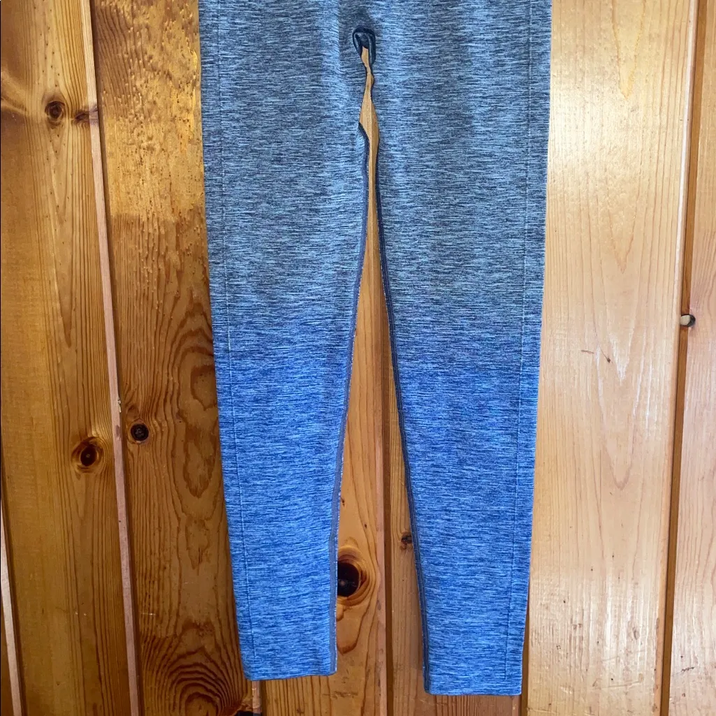 Lululemon size 2 Balance & Resist 7/8 Tight (25") Ombre Blue & Gray Leggings - Image 4