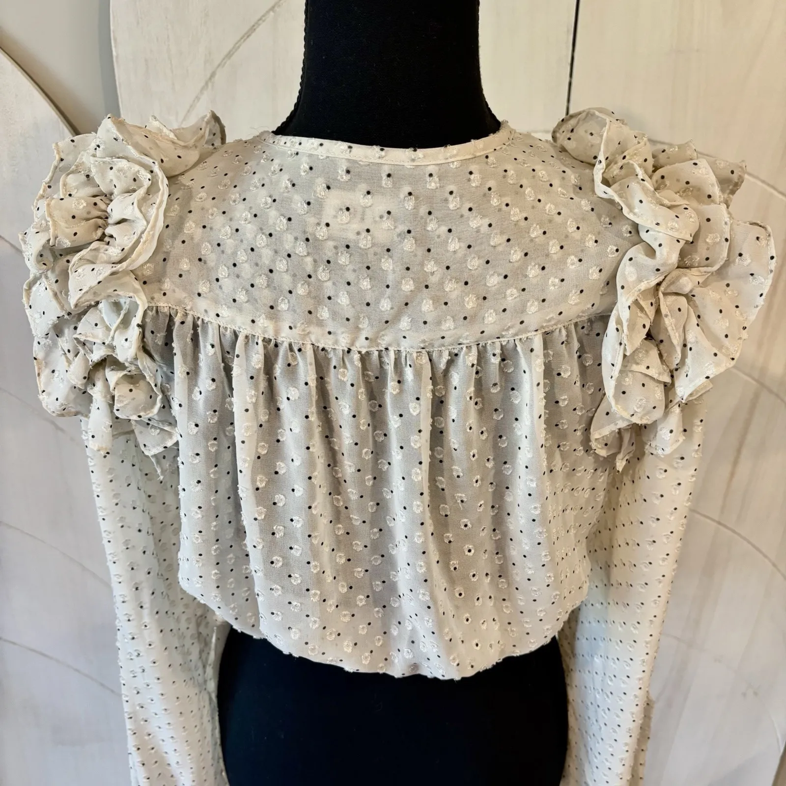 VICI Size XS Cream Polka Dot Chiffon Ruffle Shoulder Wrap Blouse Cropped Unique - Image 8