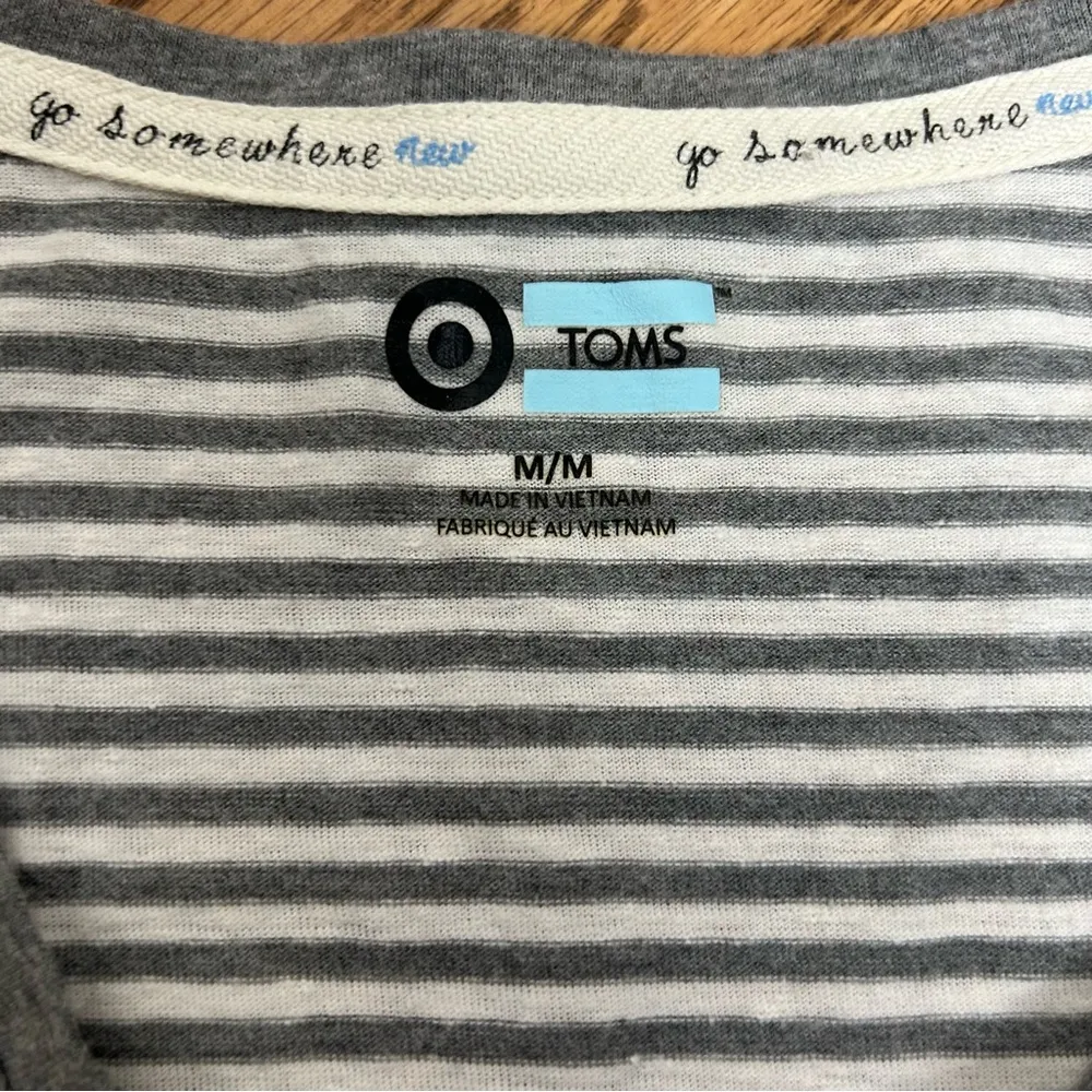 TOMS | Three Arrowhead Boho Graphic VNeck Tee Shirt Size M - Image 6