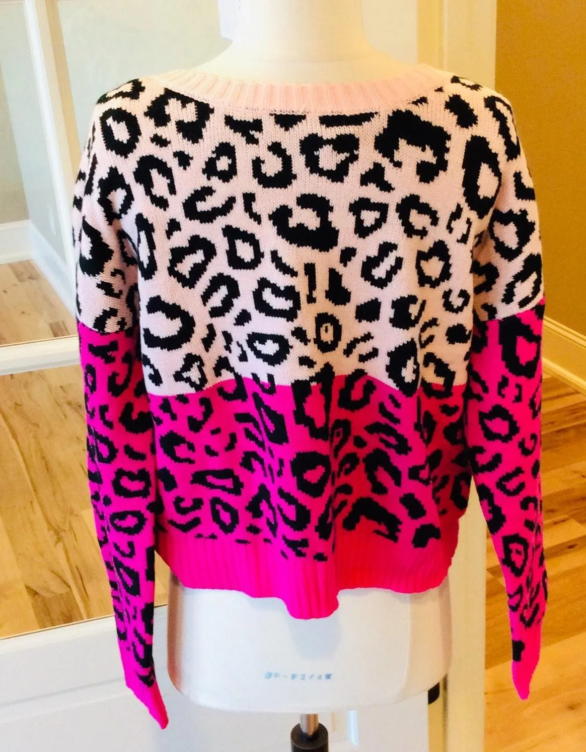 Sweater Crewneck Pullover Womens Medium New - Image 2