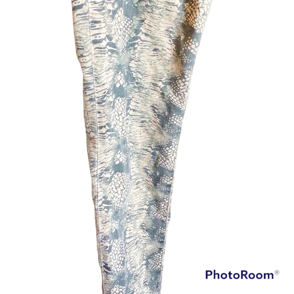 CAbi Style 958 Diamondback Snake Print Denim Pants size 4 - Image 4