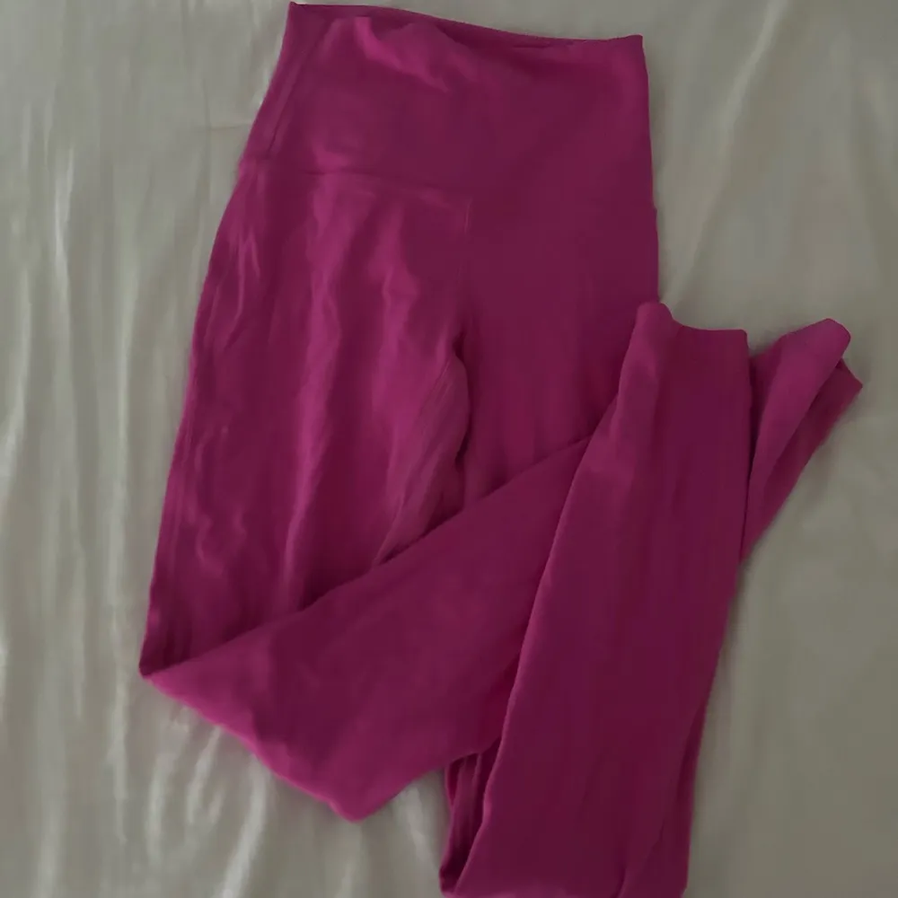 lululemon align high rise leggings 28” (hardly worn) - Image 3
