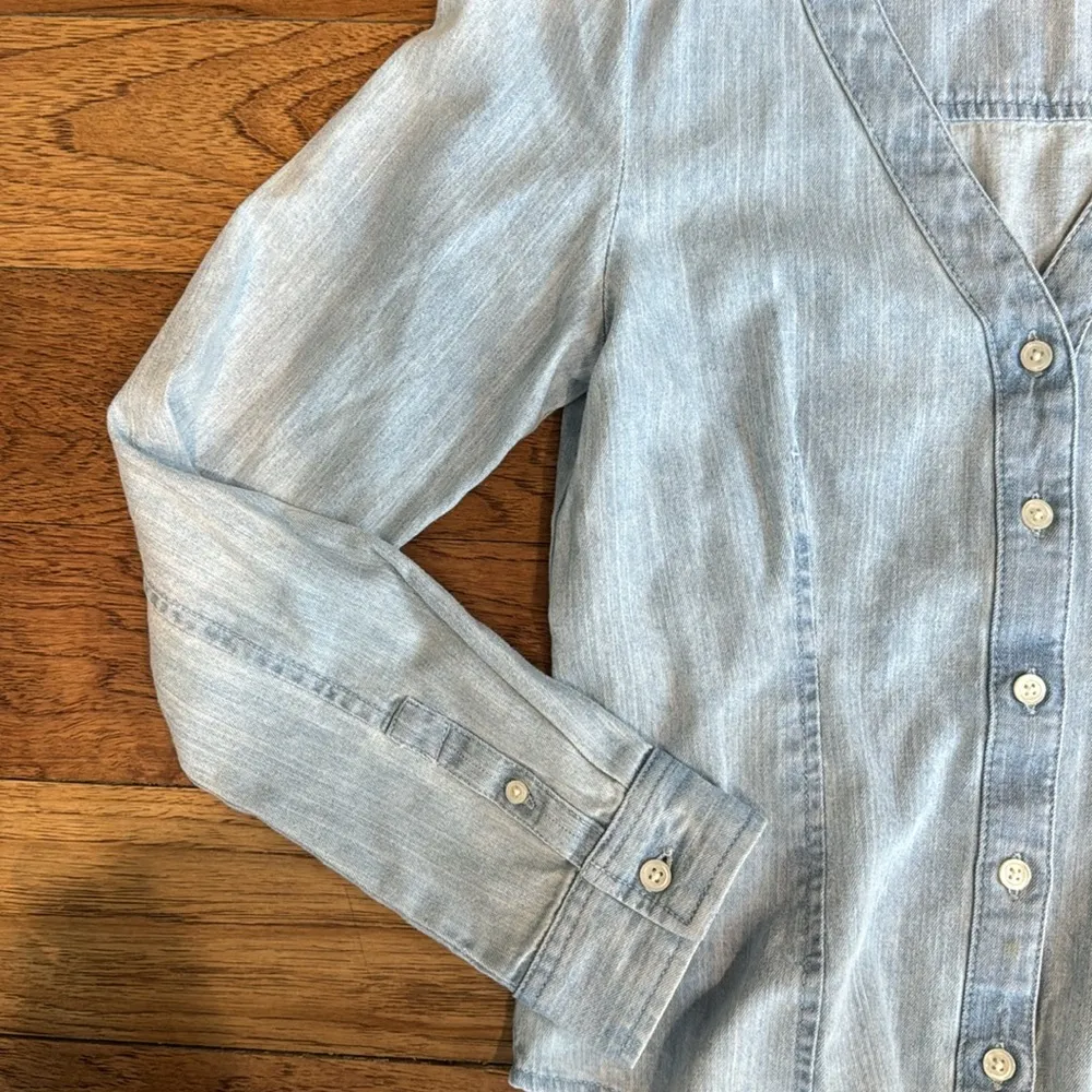 BP. Nordstrom V Neck Light Wash Chambray Shirt XS denim western button down - Image 13