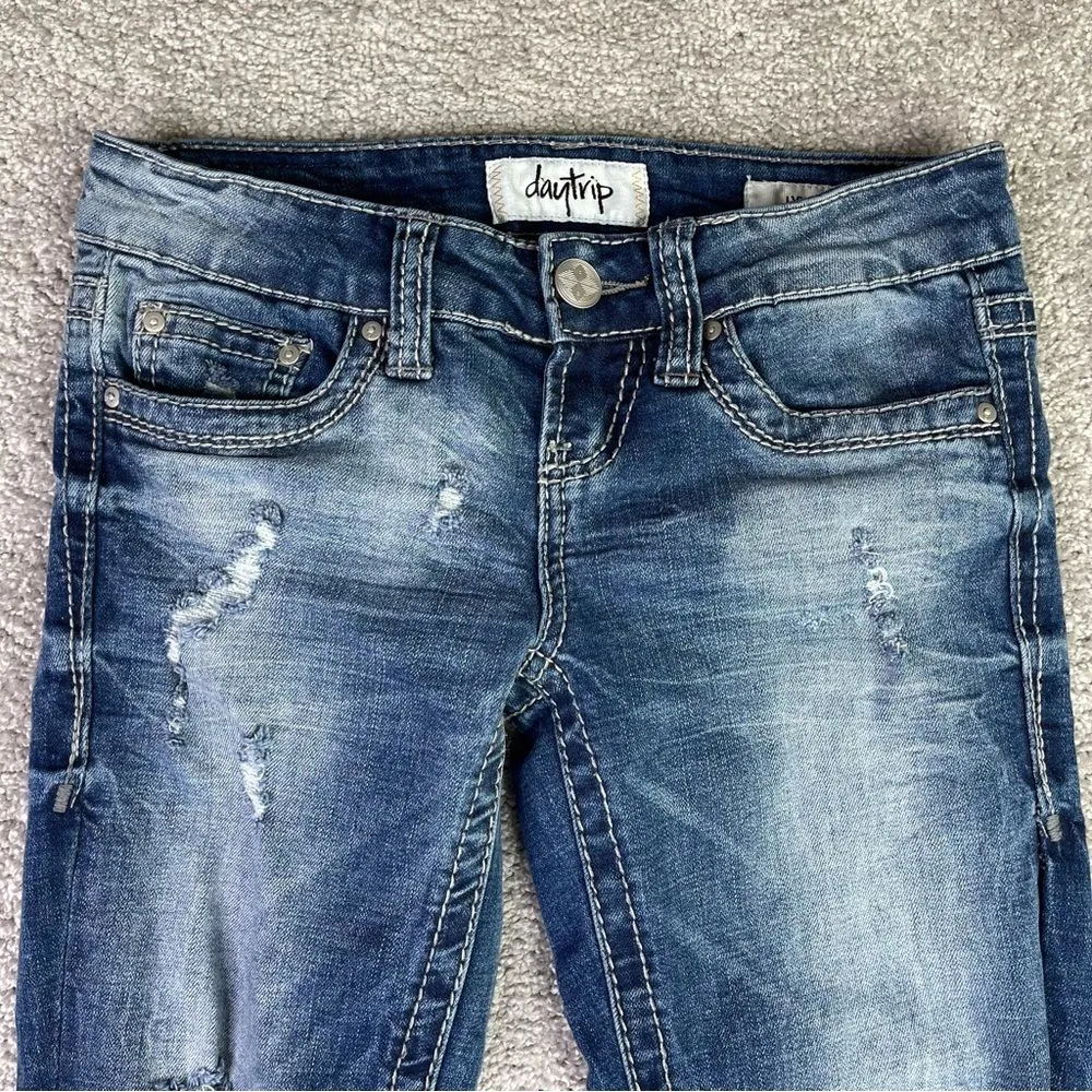 Daytrip Lynx Jeans Women’s 23 Blue Skinny Low Rise Dark Wash Denim Distressed - Image 2