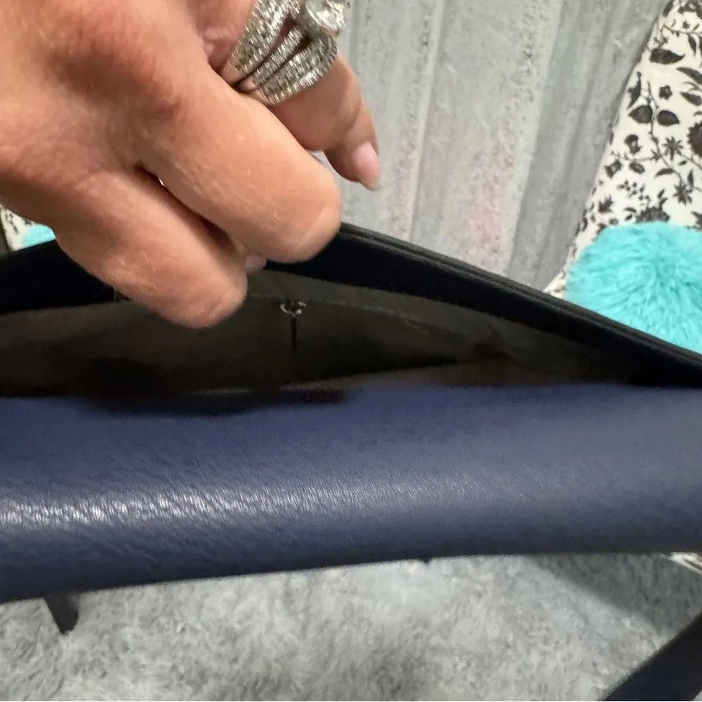 Magnolia & Vine Stylish Blue Crossbody Bag‎ with Adjustable Strap - Image 5