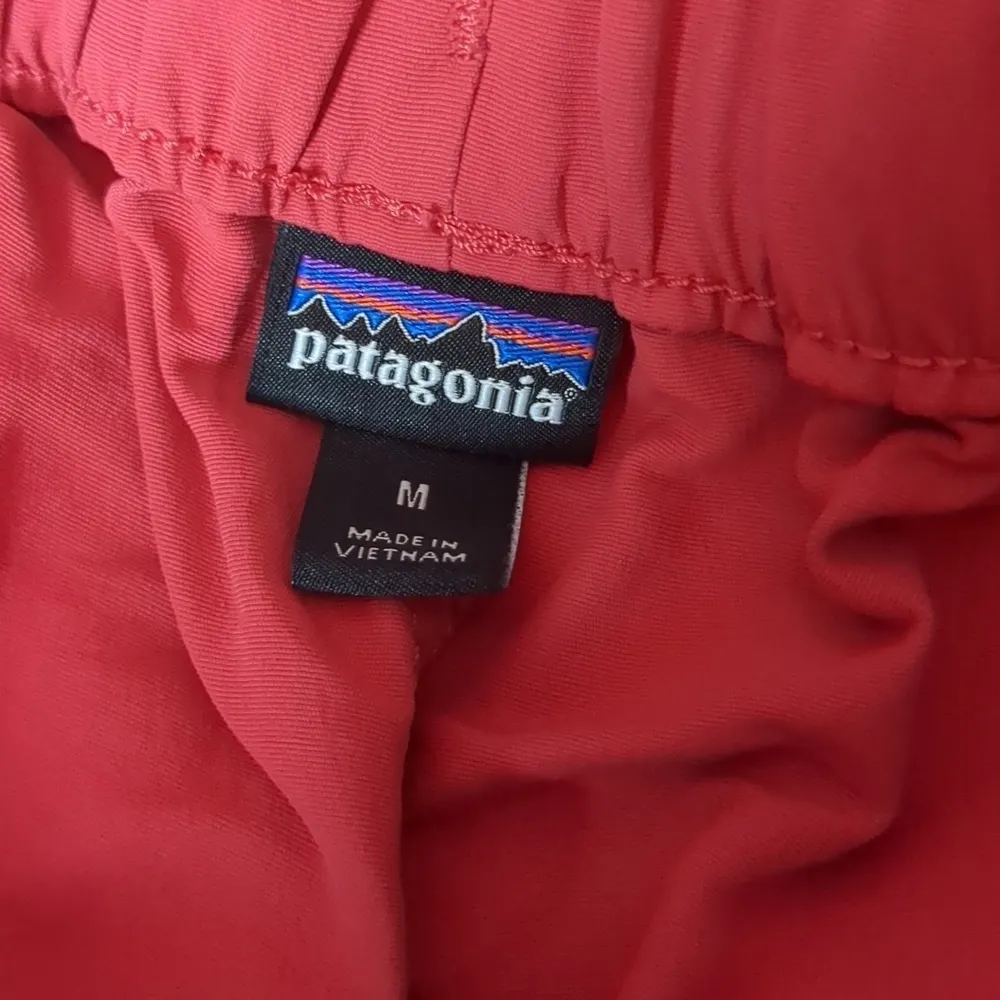 Patagonia red baggies shorts size medium - Image 5