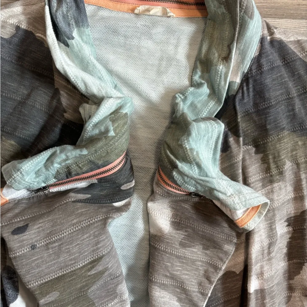 mystree oversized camo cardigan, small excellent condition - Image 4