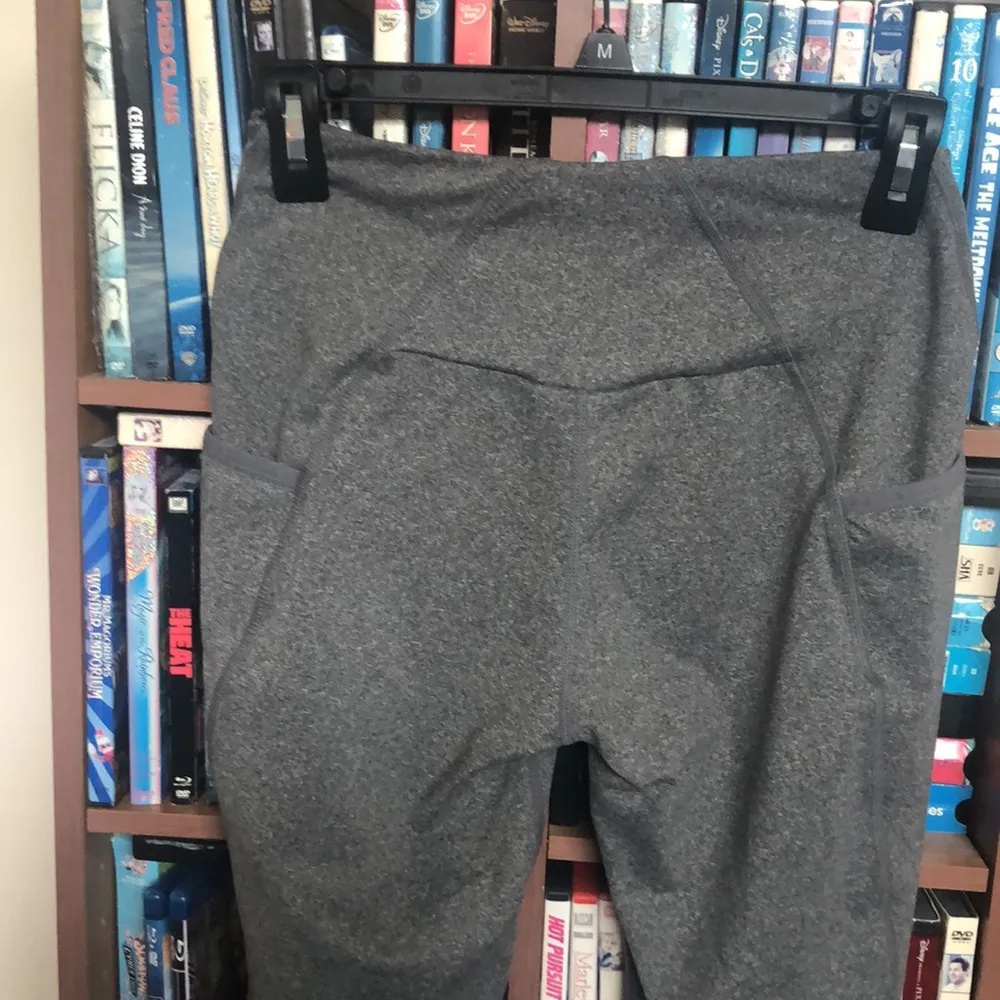 GymShark Heather Gray Side Pockets Leggings Sz S - Image 7