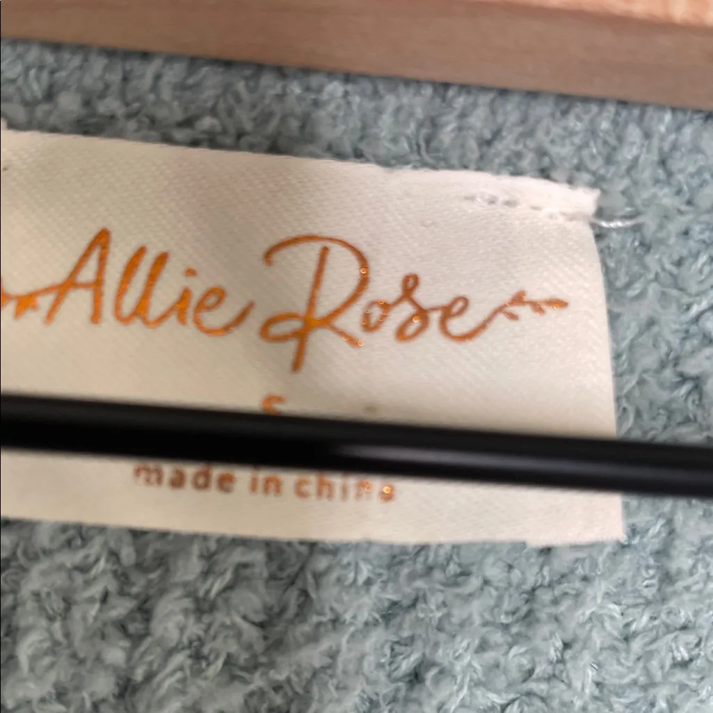 Elegant V-Neck Sweater in Soft Blue - Image 2