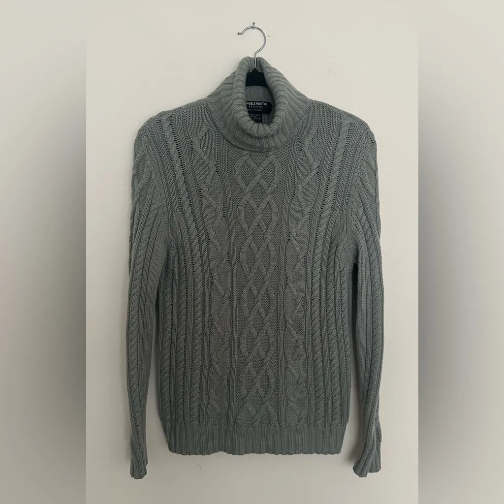 Elegant Cable Knit Turtleneck Sweater in Light Green 100% Cashmere - Image 5