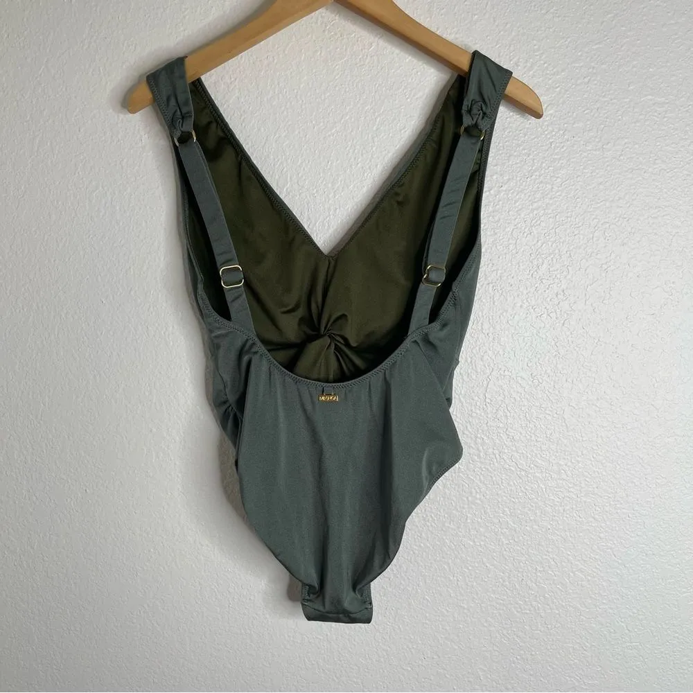 Milonga‎ Beachwear Entero Verde French Green Twist Front Open Back Swimsuit - Image 6