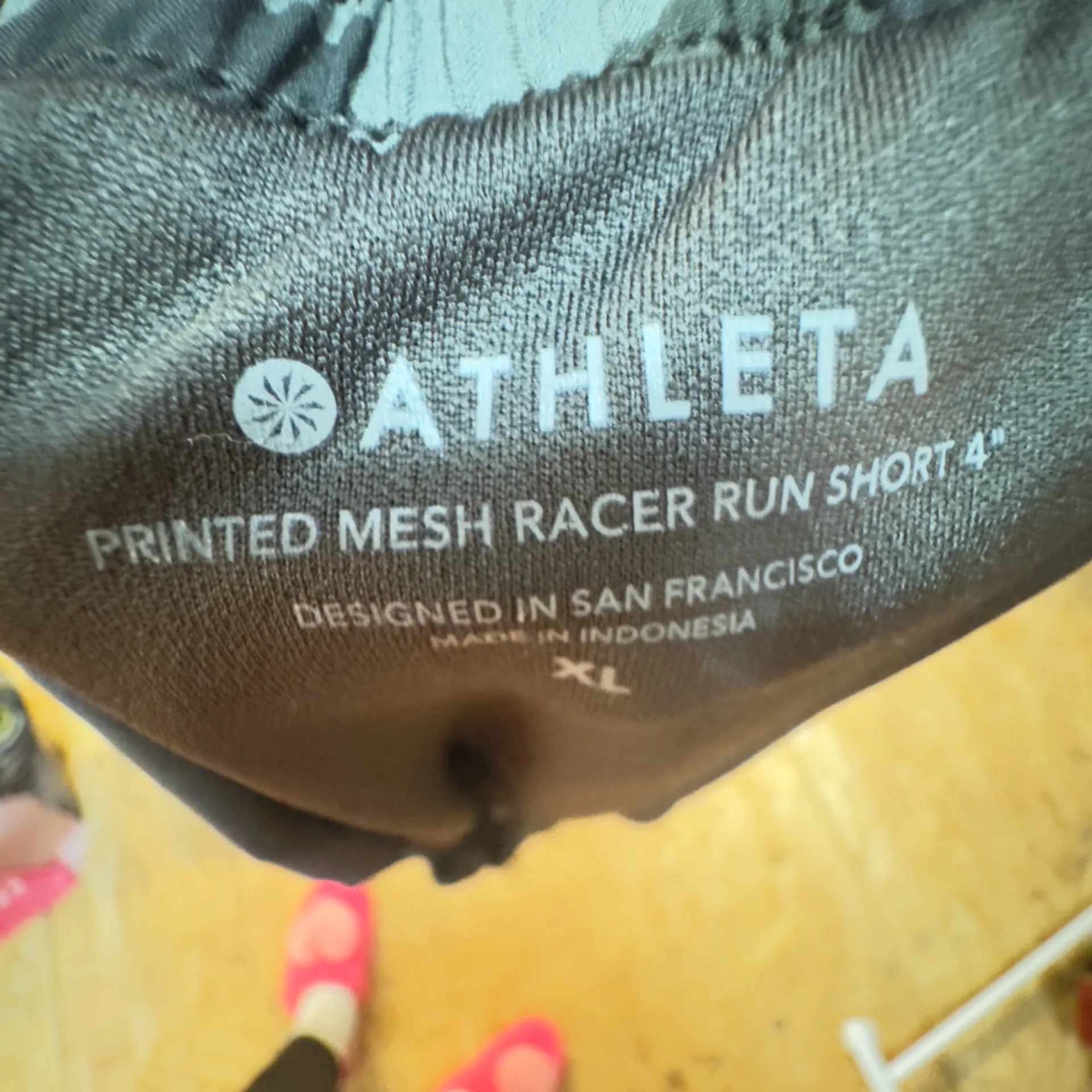 Athleta Printed Mesh Racer Run Short Sz Large  4"  Olive Camo - Image 6