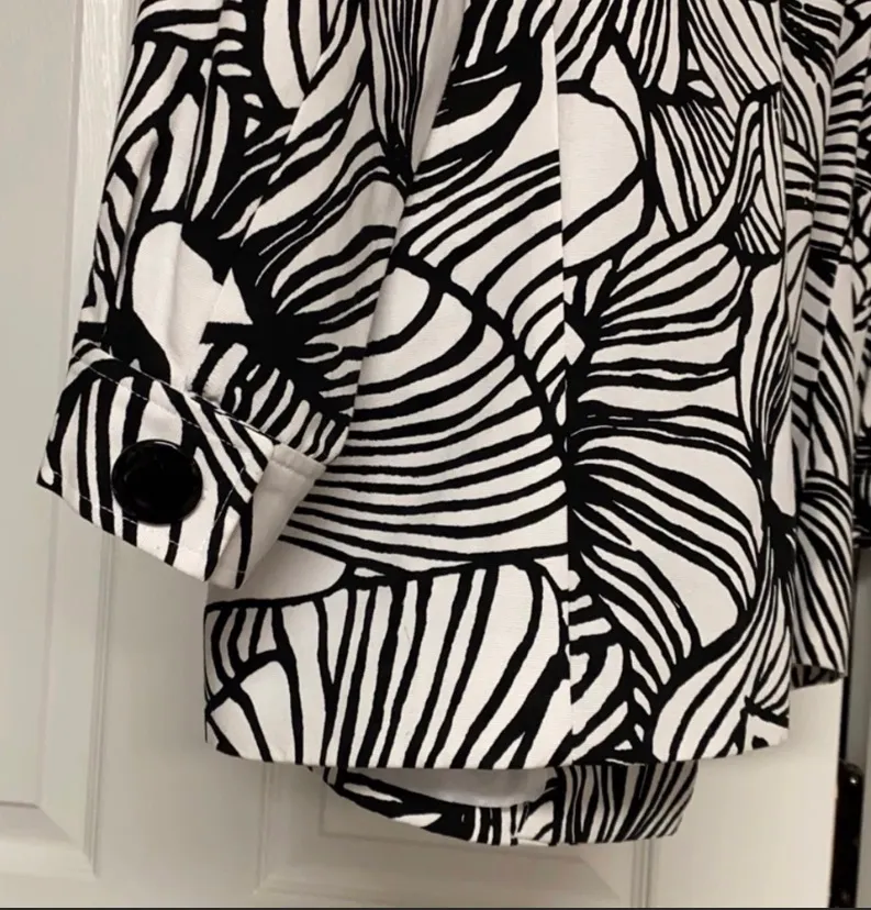 Covington 1/4 length sleeves blk/wht jacket. M - Image 5