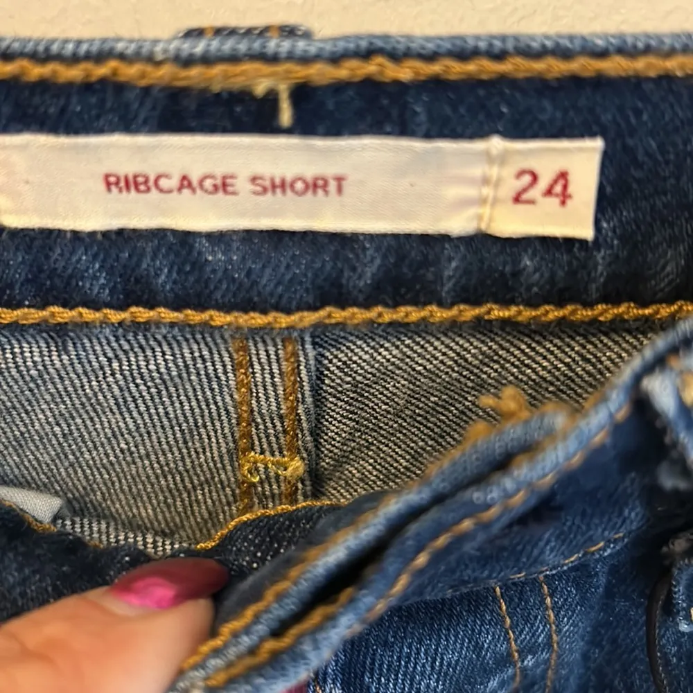 Levi's Ribcage Shorts Dark Wash Distressed - Image 4