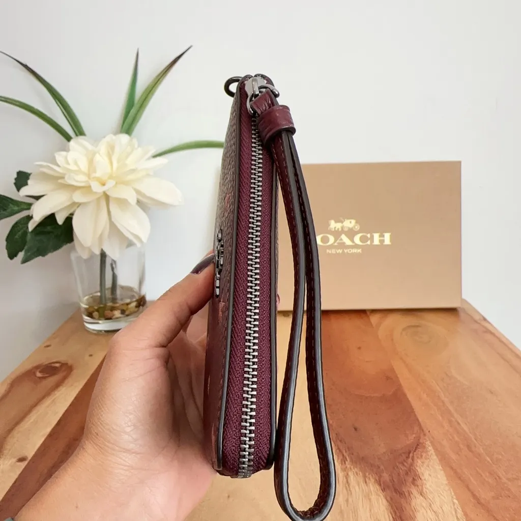 NWT Coach Boxed Corner Zip Wristlet With Star Print And Charms‎ - Image 5