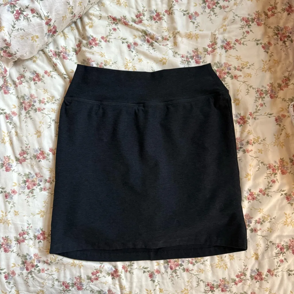 Beyond Yoga Spacedye Move It Skirt with Shorts Like New - Image 4