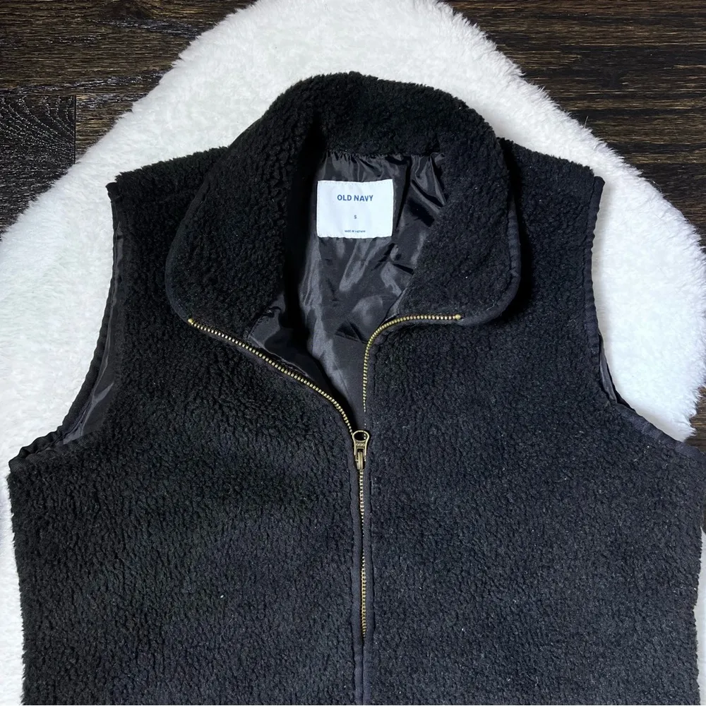 Black Sherpa Vest - Image 3