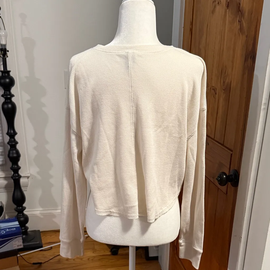 Wild Fable Cream V-Neck Sweatshirt - Image 2