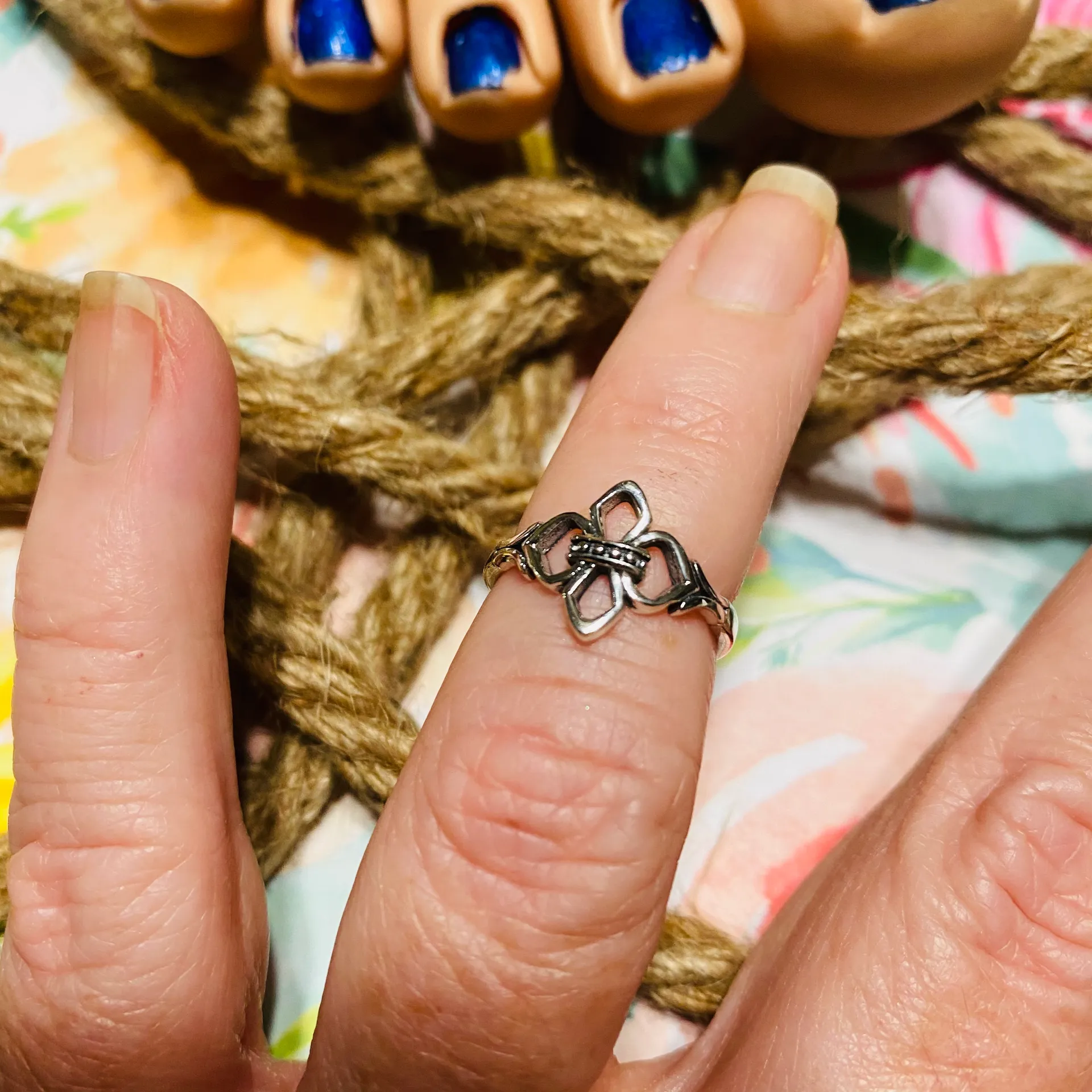 Sterling silver Fleur De Lis Toe Midi Ring - Image 3