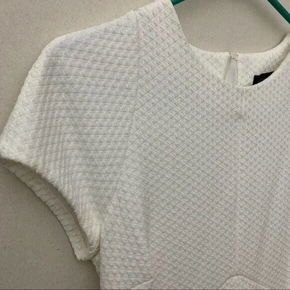 Banana Republic White Quilted Stretchy Dress Modest Exposed Zipper Size 4 - Image 3