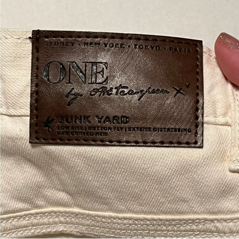 One X One Teaspoon Women Size 26 White Junkyard Sort Distressed Skirt Button NEW - Image 10