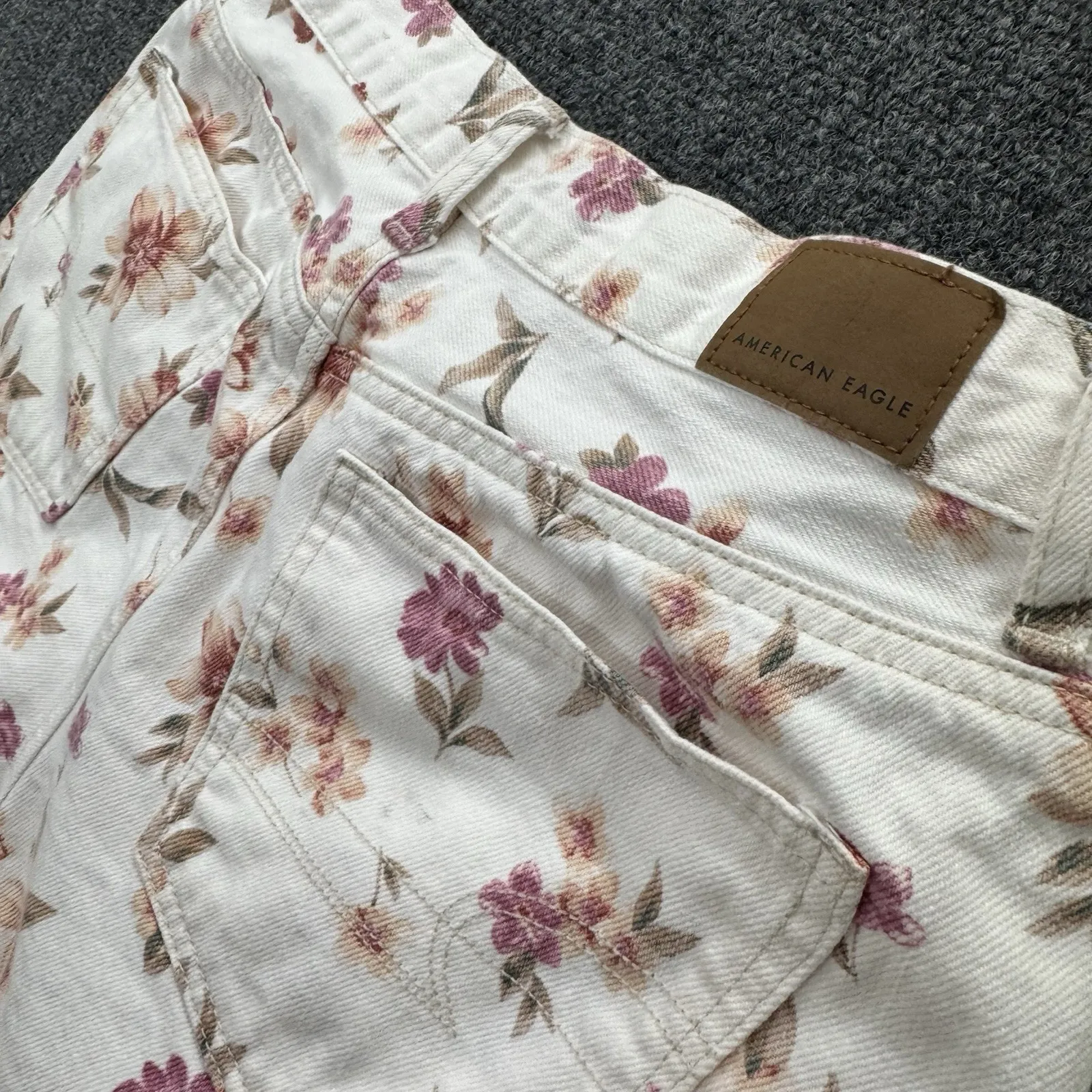American Eagle Mom Short Womens 8 Cream Pink Floral Denim High Waist Cuffed‎ - Image 6