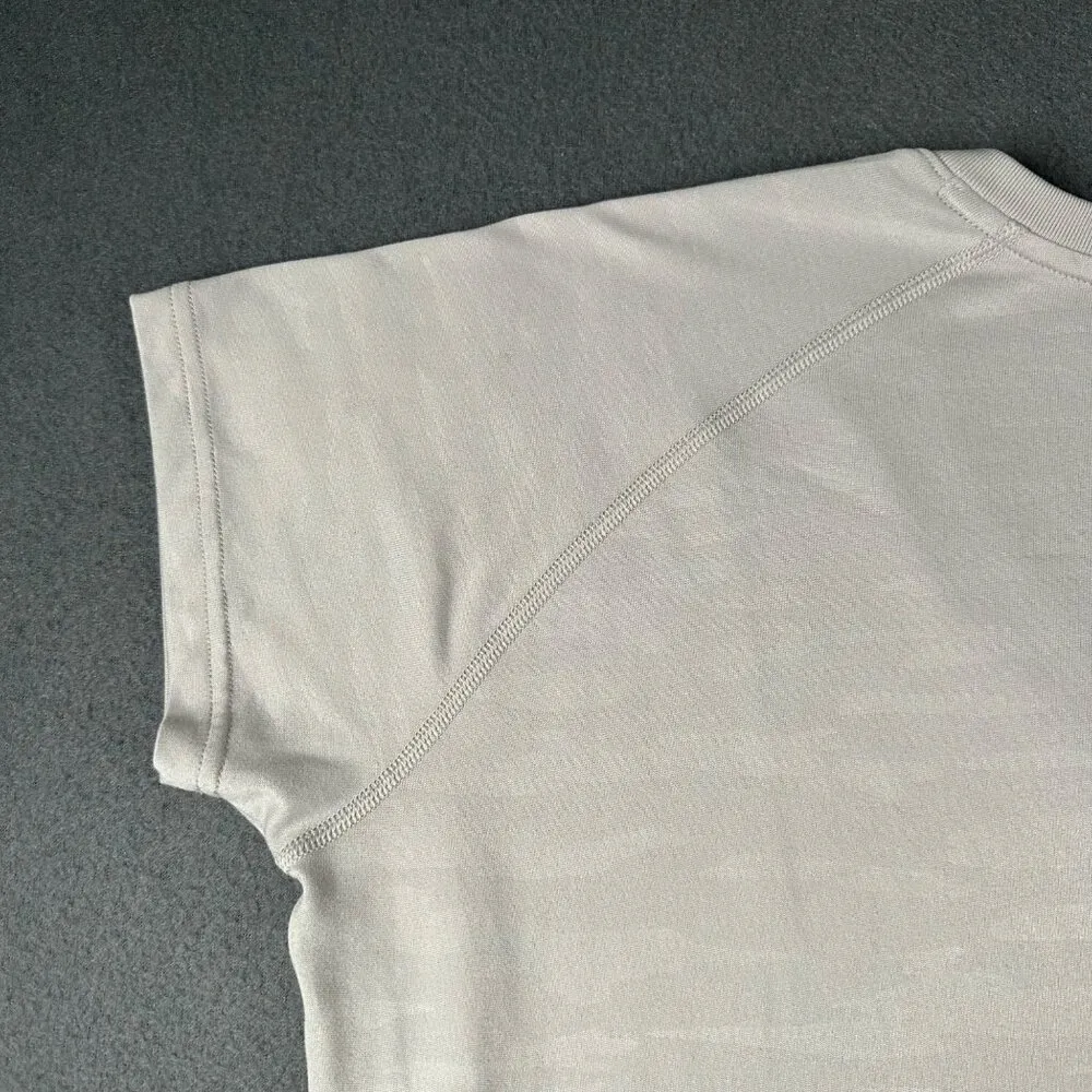 Under Armour Womens M Gray Semi-Fitted V-Neck HeatGear Performance Tee - Image 11