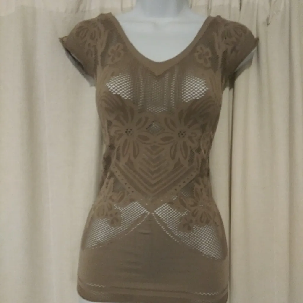 Hardly Worn Stretchy Net Detailed Sexy Shirt Top Tan Size XS - Image 3