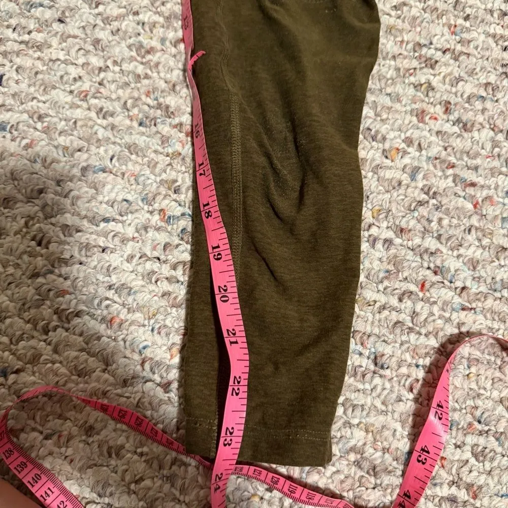 Beyond Yoga Out of Pocket Space dye Midi Legging Green Heather- Size Small - Image 10