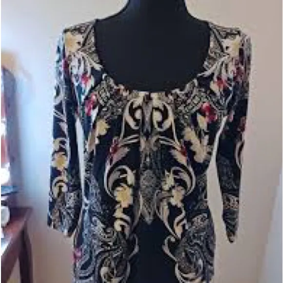 White House Black Market Black and White Paisley Blouse - Image 4
