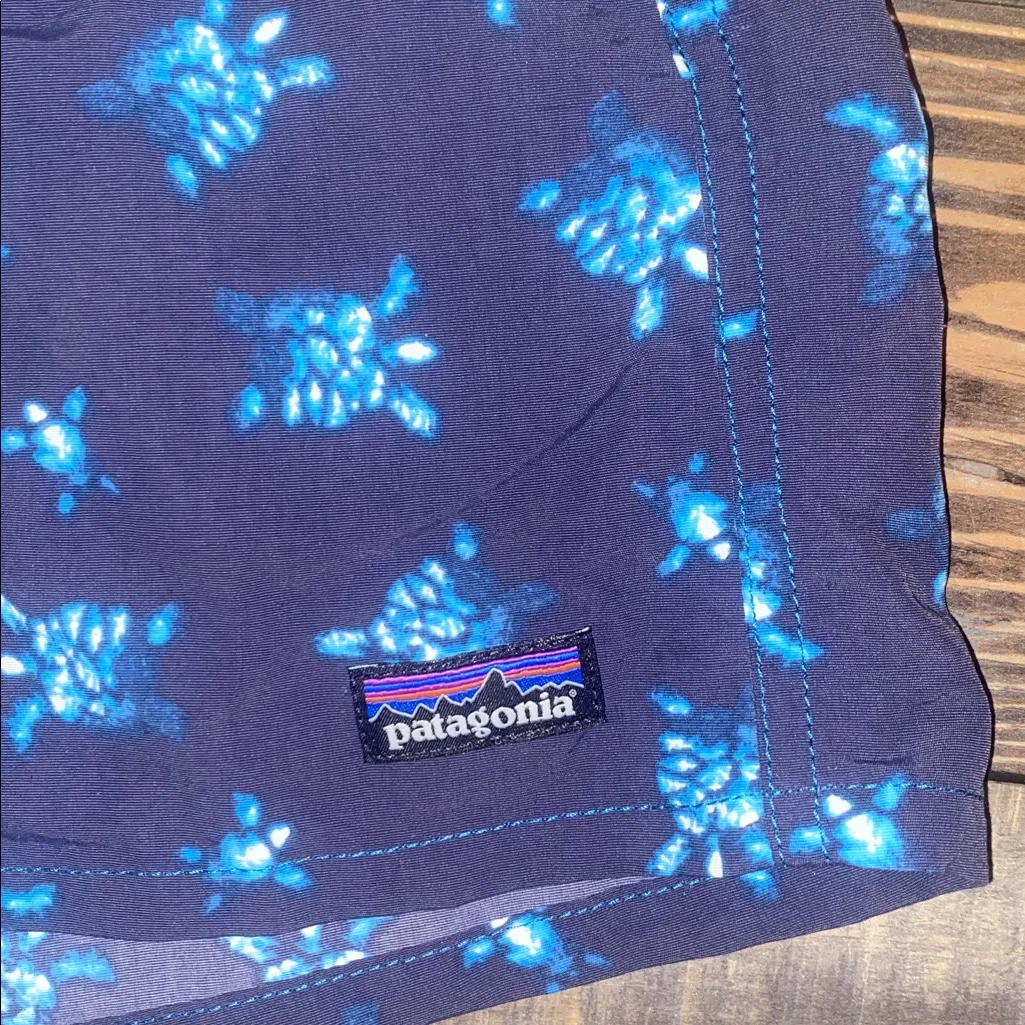 Patagonia Women's Navy Blue Turtle Shorts - Image 2