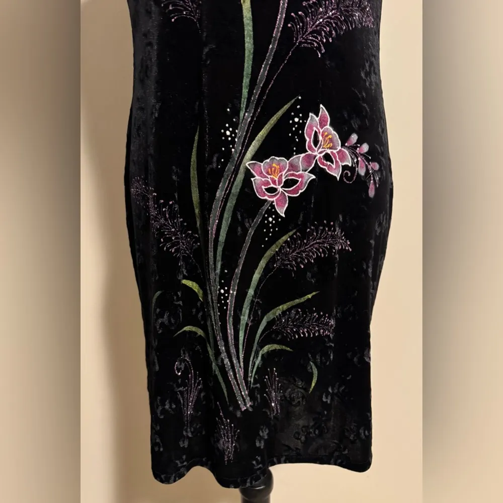 NWT Silver Dragon Black and Purple Crushed Velvet Floral Dress size large Size M - Image 4
