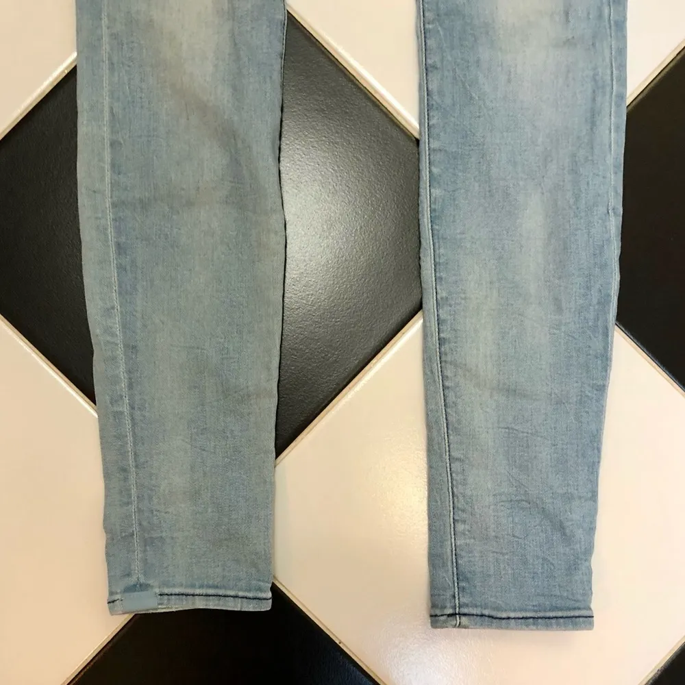 Koral Light Wash Denim Relaxed Skinny Leg Jeans Stretchy Mid-Rise Casual  sz 28 - Image 6