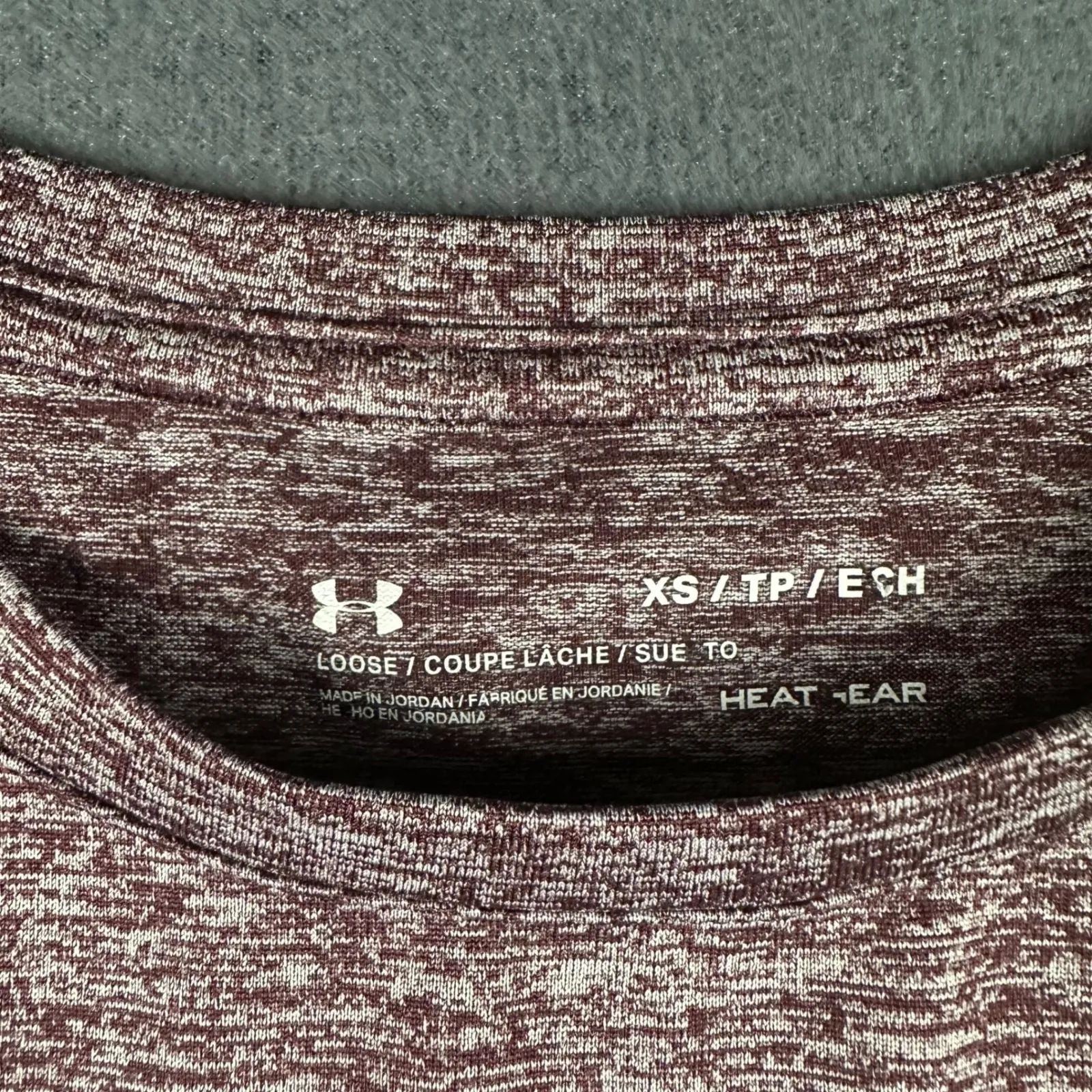 Under Armour HeatGear Womens XS Loose Fit Long Sleeve Athletic Shirt Burgundy - Image 3