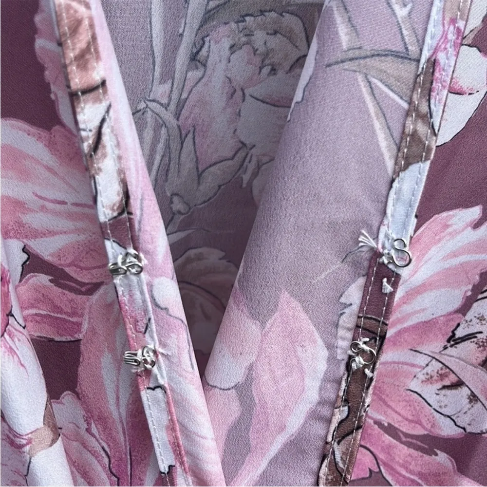 EUC Alexia Admor Slit Front Floral Dress
Size Medium - Image 7