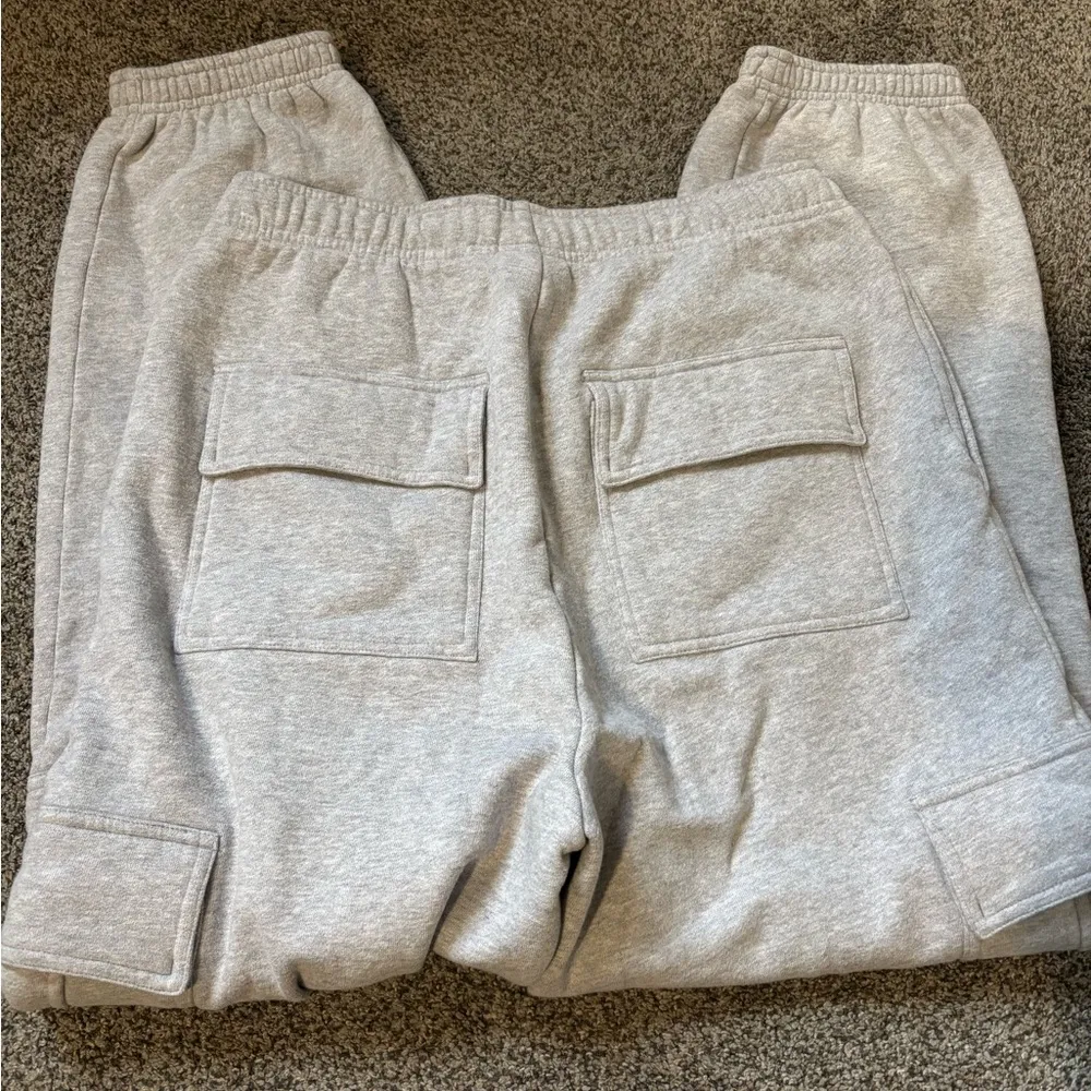 Aritzia Cozy Fleece Cargo Sweatpants - Image 4