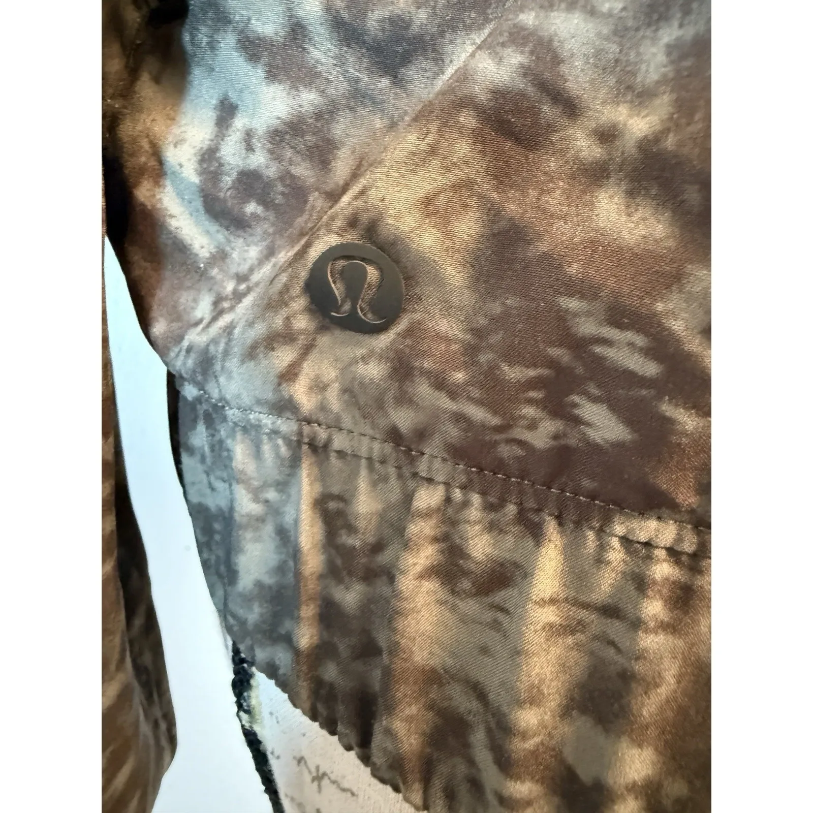 Lululemon Bombs Away Jacket Women's Size 8 Black Camo Reversible Water Repellant - Image 5