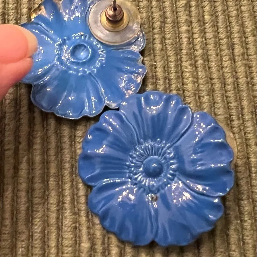 5 pair of blue colored earrings flower heart and dots gently used Blue - Image 10