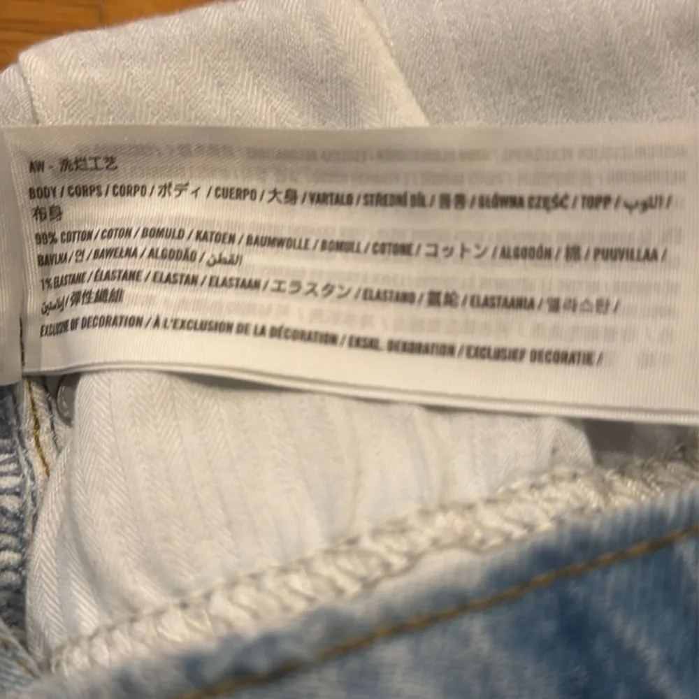 Abercrombie & Fitch the mom high rise Jean shorts size 28/6. - Image 8