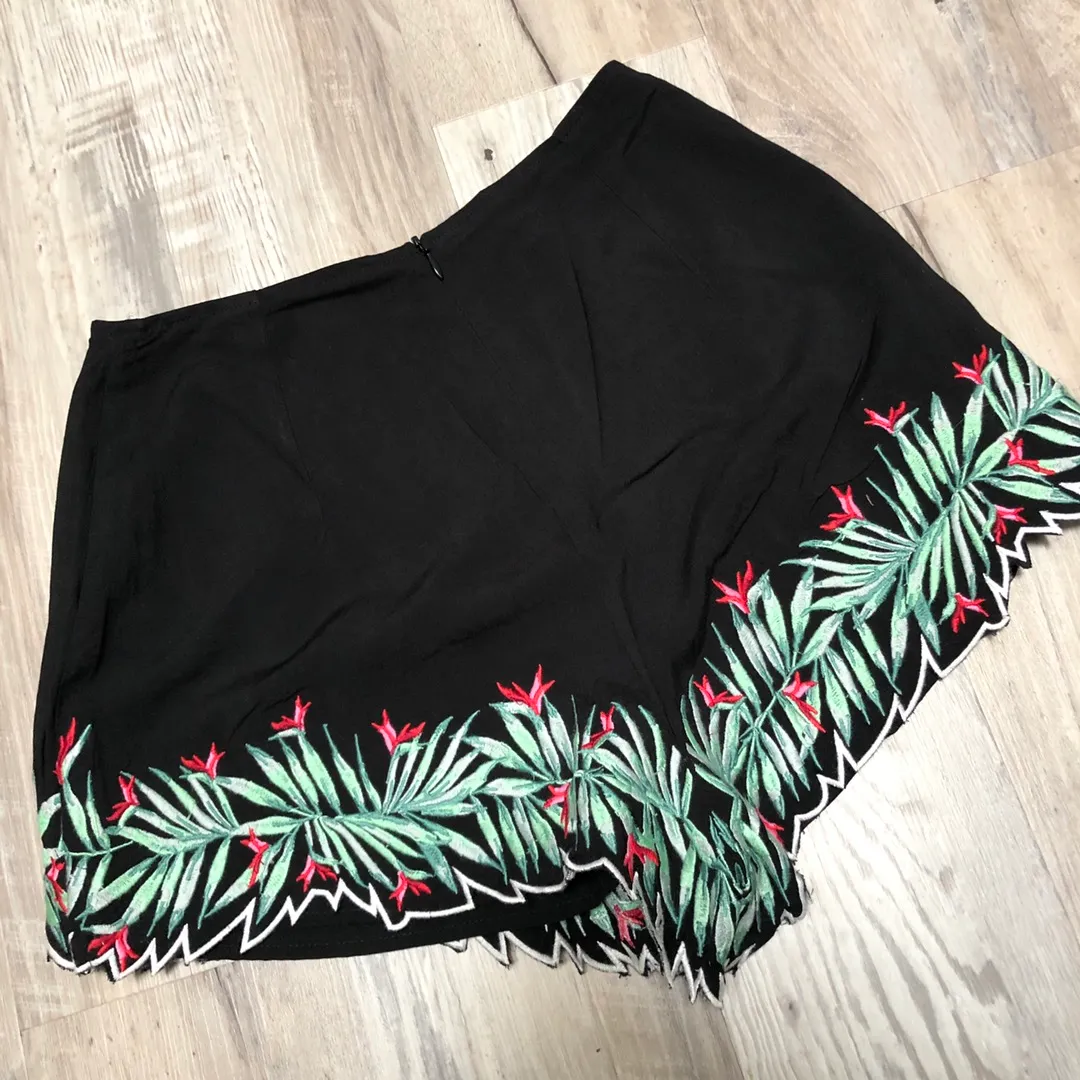  🌴 Laney Shorts Palm Embroidery  - Image 6