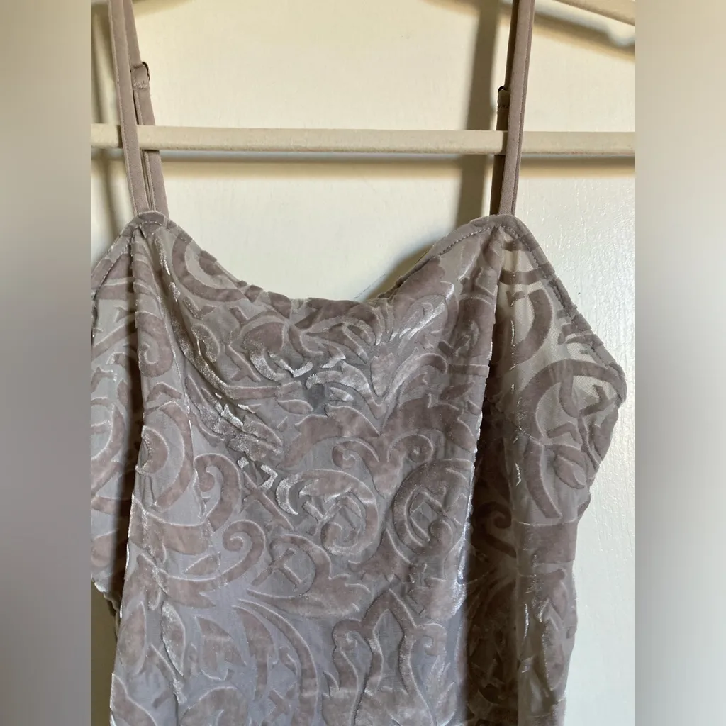 🌞Forever 21 Tan Taupe Velvet Embossed Paisley Cropped Camisole Tank Top - Image 4
