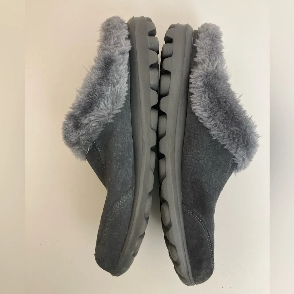 Skechers Memory Foam Fit Gray Suede Faux Fur Lined Mule Slippers - Image 5