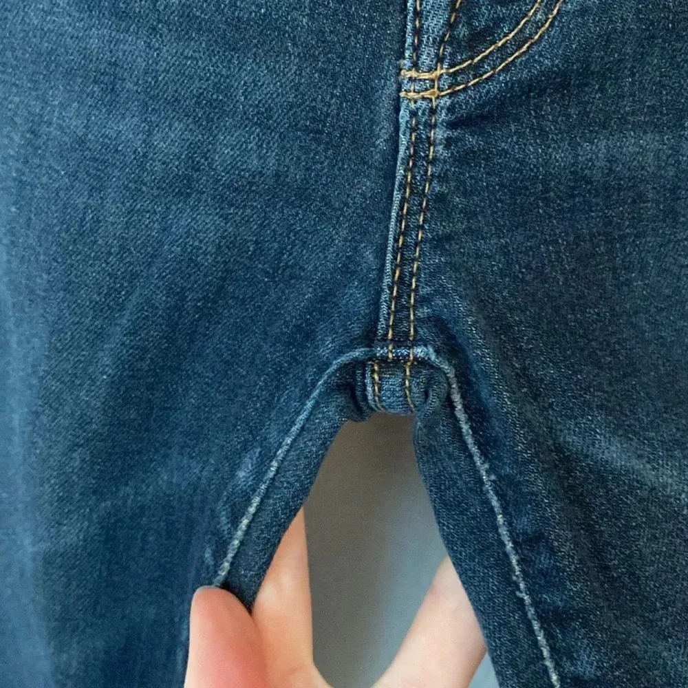 MOTHER 27 The Looker Ankle Fray Jeans in Jaded & Torn Blue - Image 6