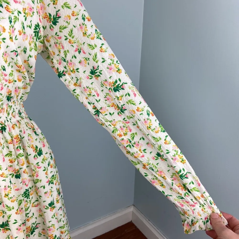 Banana Republic White Ditzy Floral Flowy Dress Smocked Waist V-Neck Size Medium - Image 5