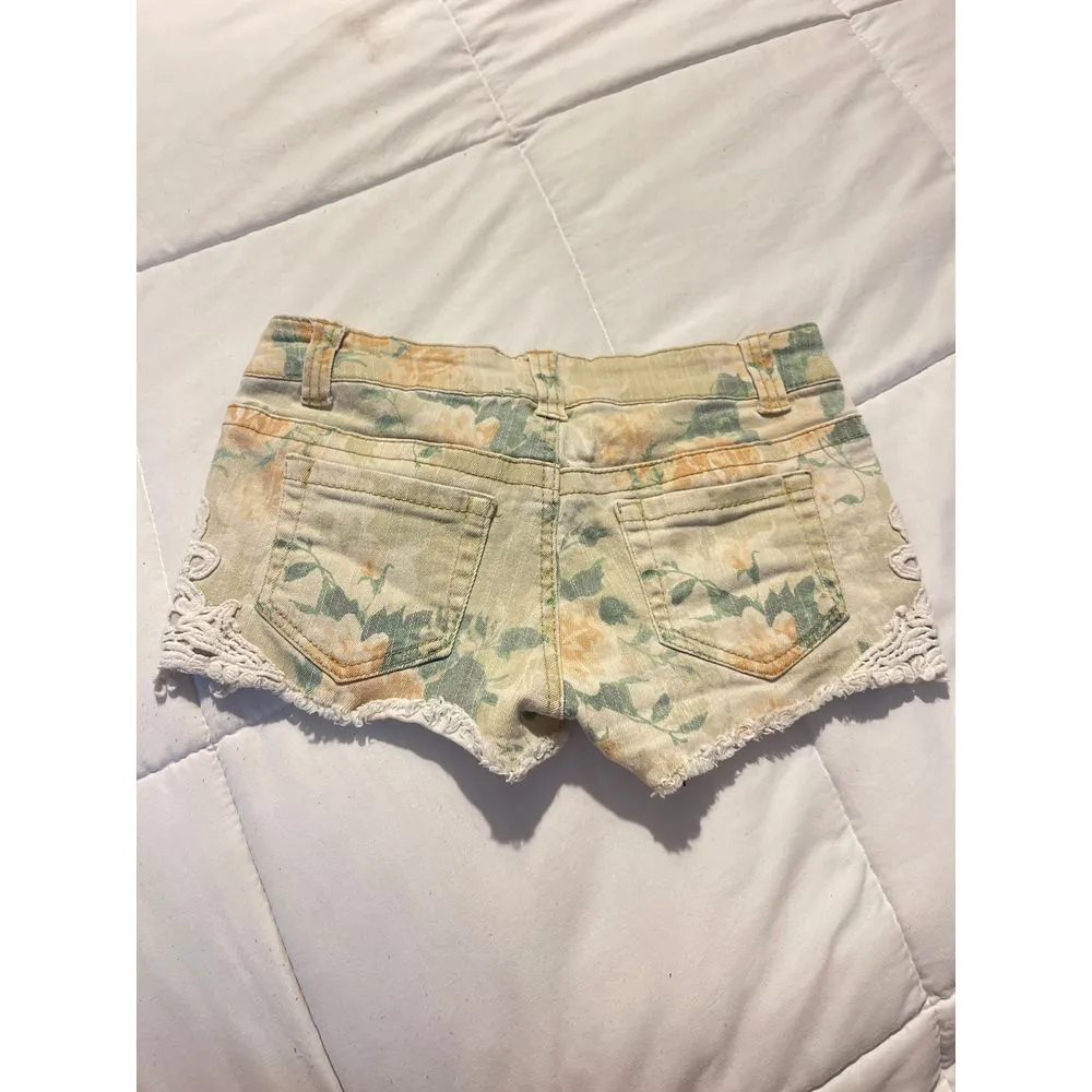 Mossimo Floral Denim Shorts Lace Trim Distressed Boho Chic Summer Fashion Size undefined - Image 3
