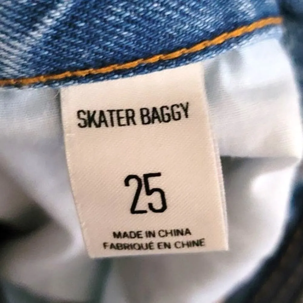 Urban Outfitters BDG Skater Baggy Jean Daisy Patch Distressed Flared Leg 25x32 - Image 5