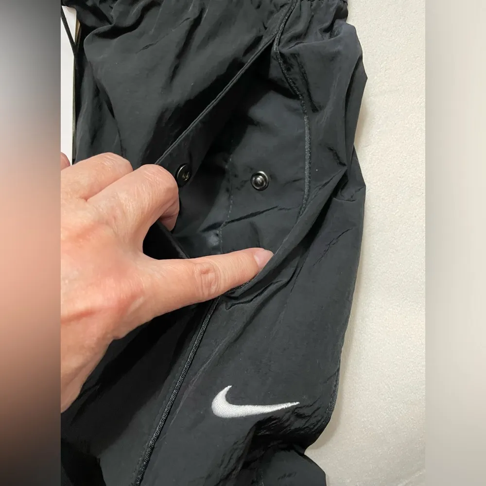 NWT Nike Windrunner High Waisted Woven Women's Black Wide Leg Pants Size M - Image 12